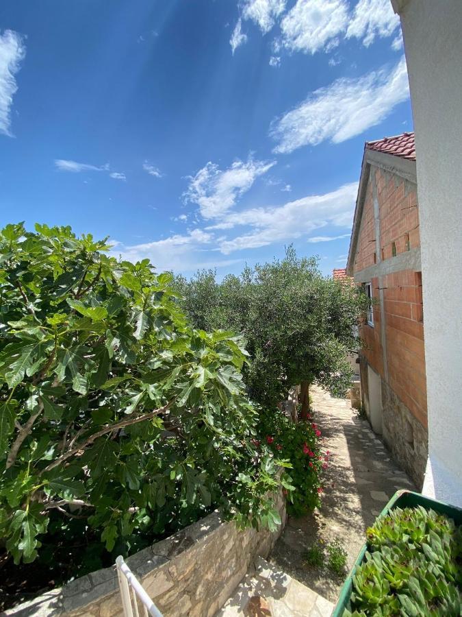Seaside Secluded Apartments Cove Tvrdni Dolac, Hvar - 12655 Gdinj Bagian luar foto